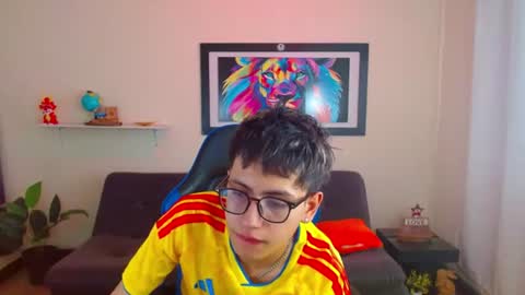 Snapshot of alexcum_18 chatting on July 4, 1:50 pm alex online show from July 4, 1:50 pm