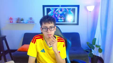 Snapshot of alexcum_18 chatting on July 7, 1:37 pm alex online show from July 7, 1:37 pm