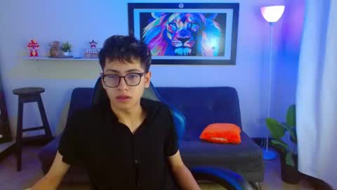 Snapshot of alexcum_18 chatting on July 10, 1:47 pm alex online show from July 10, 1:47 pm