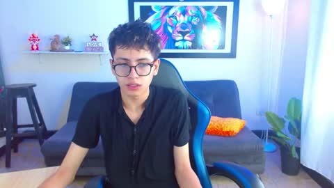 Snapshot of alexcum_18 chatting on July 13, 1:47 pm alex online show from July 13, 1:47 pm