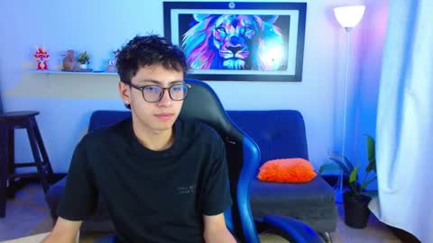 Snapshot of alexcum_18 chatting on July 25, 8:39 pm alex online show from July 25, 8:39 pm