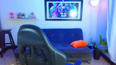 Snapshot of alexcum_18 chatting on July 27, 2:35 pm alex online show from July 27, 2:35 pm