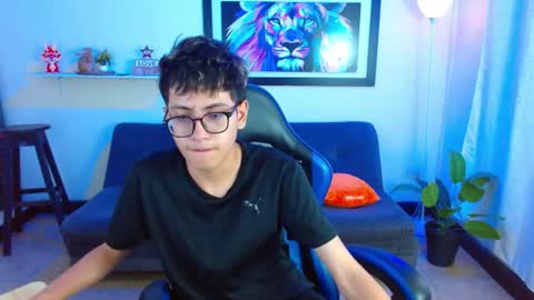 Snapshot of alexcum_18 chatting on July 28, 7:39 pm alex online show from July 28, 7:39 pm