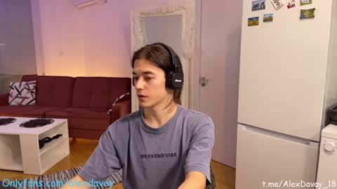 Snapshot of alexdavey chatting on January 13, 7:21 pm online show from January 13, 7:21 pm