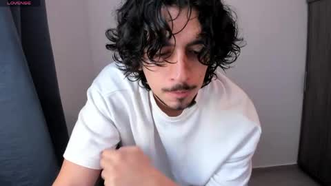alexfloreszzz online show from May 12, 12:46 pm
