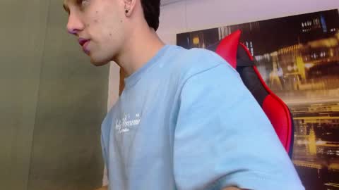 Snapshot of alexgiraldo__ chatting on May 6, 12:54 pm alexgiraldo__ online show from May 6, 12:54 pm