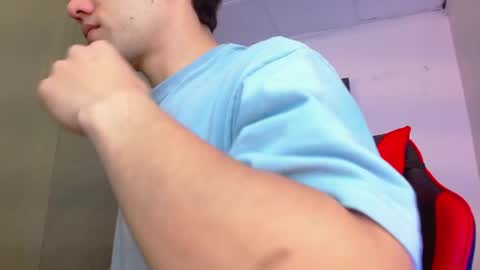 Snapshot of alexgiraldo__ chatting on May 8, 1:27 pm alexgiraldo__ online show from May 8, 1:27 pm