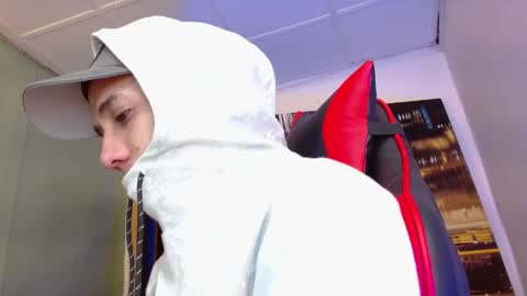 Snapshot of alexgiraldo__ chatting on May 22, 12:11 pm alexgiraldo__ online show from May 22, 12:11 pm