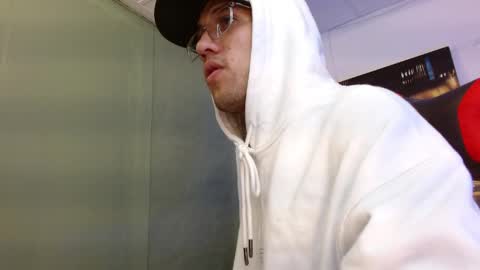 Snapshot of alexgiraldo__ chatting on May 24, 11:37 am alexgiraldo__ online show from May 24, 11:37 am