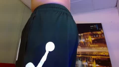Snapshot of alexgiraldo__ chatting on June 11, 2:53 am alexgiraldo__ online show from June 11, 2:53 am