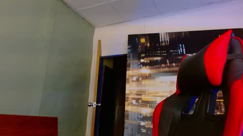 Snapshot of alexgiraldo__ chatting on June 13, 2:09 am alexgiraldo__ online show from June 13, 2:09 am