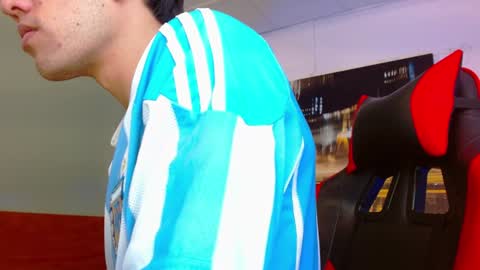Snapshot of alexgiraldo__ chatting on June 17, 6:31 pm alexgiraldo__ online show from June 17, 6:31 pm