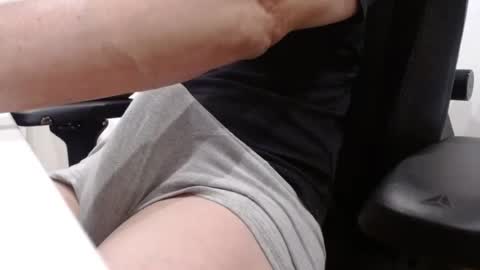 Snapshot of alexhunter4u chatting on July 13, 9:28 pm alexhunter4u online show from July 13, 9:28 pm