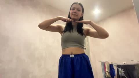 Snapshot of alexiaficke chatting on June 3, 7:19 pm Emila online show from June 3, 7:19 pm