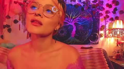 Snapshot of alexiafisher_ chatting on July 4, 9:43 pm Alex online show from July 4, 9:43 pm