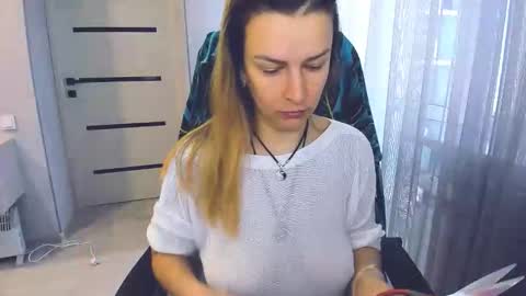 Snapshot of alexiayellow chatting on May 11, 7:25 am Alexia online show from May 11, 7:25 am