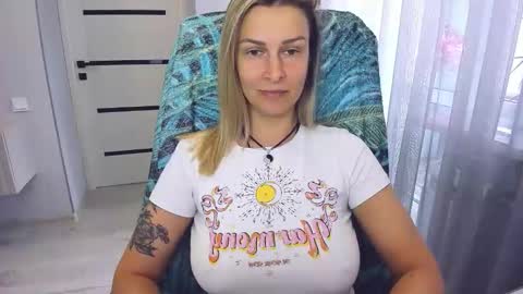 Snapshot of alexiayellow chatting on May 27, 10:01 am Alexia online show from May 27, 10:01 am