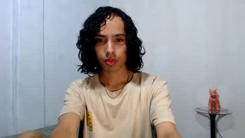 Snapshot of alexis21_ chatting on April 4, 2:14 pm Alexis online show from April 4, 2:14 pm