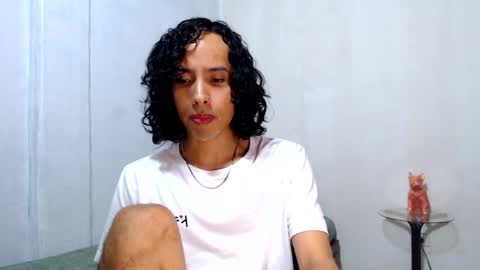Snapshot of alexis21_ chatting on April 7, 1:33 pm Alexis online show from April 7, 1:33 pm