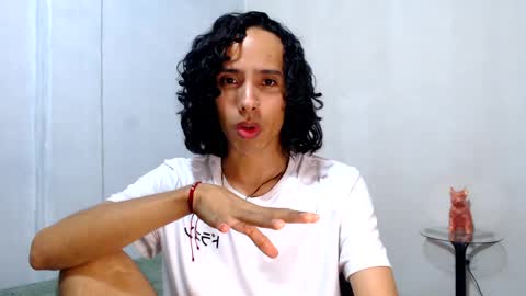 Snapshot of alexis21_ chatting on April 8, 1:00 pm Alexis online show from April 8, 1:00 pm