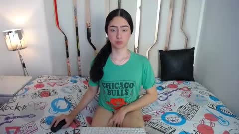 -- ALEXIS -- online show from October 31, 12:33 am