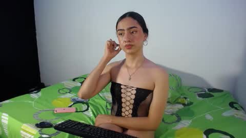 -- ALEXIS -- online show from February 20, 6:26 am