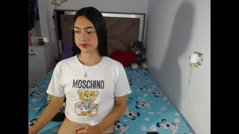 Snapshot of alexis_brown11 chatting on May 17, 12:52 am -- ALEXIS -- online show from May 17, 12:52 am