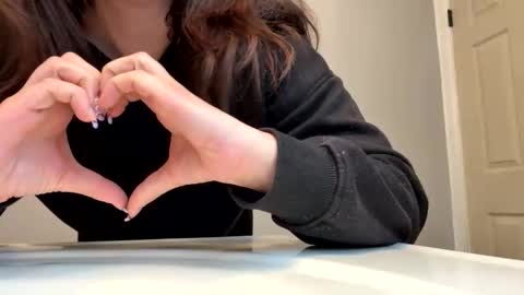 Snapshot of alexislove8 chatting on November 13, 3:22 pm alexislove8 online show from November 13, 3:22 pm