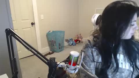 Snapshot of alexislove8 chatting on January 19, 12:58 am alexislove8 online show from January 19, 12:58 am