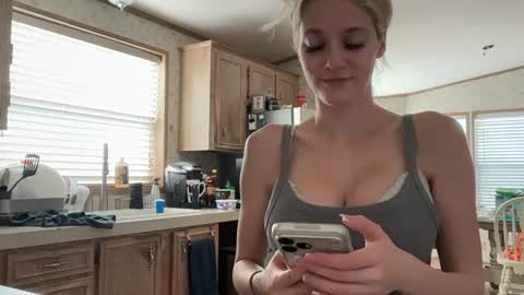 Snapshot of alexispaige06 chatting on June 14, 4:09 pm alexispaige06 online show from June 14, 4:09 pm