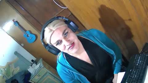 Snapshot of alexiss699 chatting on December 3, 10:39 am alexiss699 online show from December 3, 10:39 am