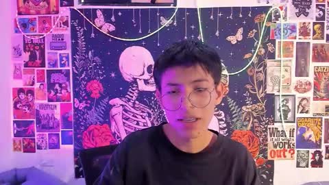 Snapshot of alexitop_ chatting on February 13, 6:59 pm Alexito online show from February 13, 6:59 pm