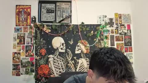 Snapshot of alexitop_ chatting on February 22, 10:52 pm Alexito online show from February 22, 10:52 pm