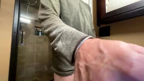 Snapshot of alexjamess100 chatting on November 8, 2:12 am Alex online show from November 8, 2:12 am