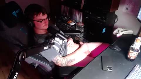 Snapshot of alexlong20 chatting on November 19, 6:46 am alexlong20 online show from November 19, 6:46 am