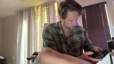Snapshot of alexmanndickerson chatting on October 17, 3:58 pm Alex Mann online show from October 17, 3:58 pm