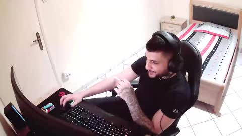 alexthepro00 online show from May 17, 1:36 am