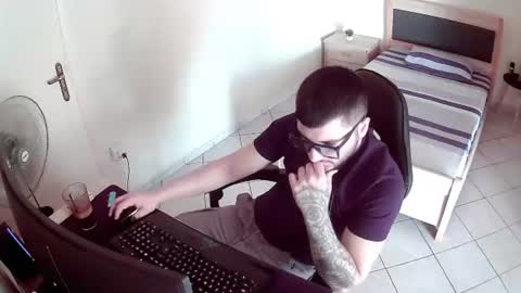 alexthepro00 online show from June 19, 1:04 pm