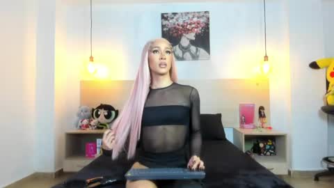 Snapshot of alexxa_meow chatting on June 6, 11:42 pm A L E X A online show from June 6, 11:42 pm
