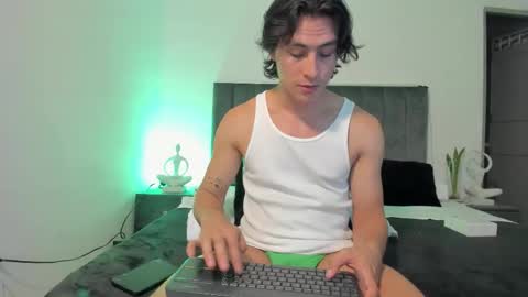 Snapshot of alexxander_hall chatting on September 23, 10:35 pm Alexxander Hall online show from September 23, 10:35 pm