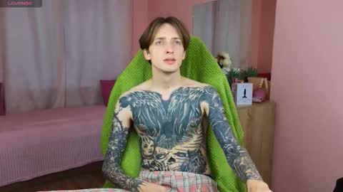 Snapshot of alexxone_ chatting on September 13, 12:38 pm Alex online show from September 13, 12:38 pm