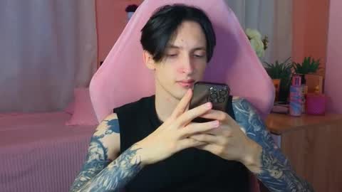 Snapshot of alexxone_ chatting on October 2, 12:12 pm Alex online show from October 2, 12:12 pm
