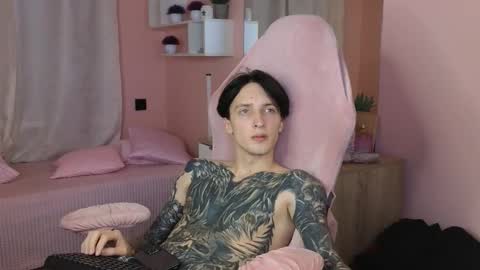 Snapshot of alexxone_ chatting on October 16, 4:30 pm Alex online show from October 16, 4:30 pm
