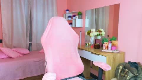 Snapshot of alexxone_ chatting on October 21, 12:39 pm Alex online show from October 21, 12:39 pm