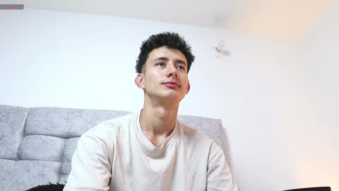 Snapshot of alexxx__01 chatting on December 5, 12:41 am Alex online show from December 5, 12:41 am