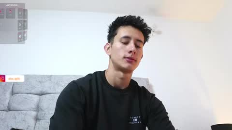 Snapshot of alexxx__01 chatting on February 12, 12:16 am Alex online show from February 12, 12:16 am