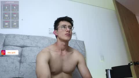 Snapshot of alexxx__01 chatting on October 1, 11:00 pm Alex online show from October 1, 11:00 pm