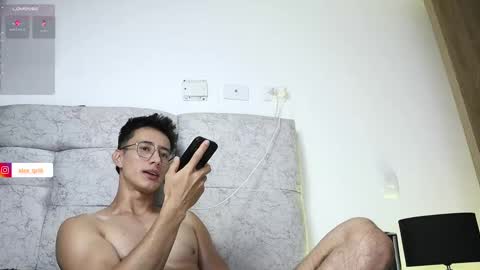 Snapshot of alexxx__01 chatting on October 29, 12:24 am Alex online show from October 29, 12:24 am