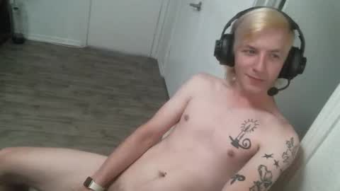 Snapshot of alexxxmic chatting on October 21, 2:51 pm Alexxxmic online show from October 21, 2:51 pm