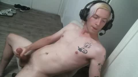 Snapshot of alexxxmic chatting on November 3, 4:30 pm Alexxxmic online show from November 3, 4:30 pm